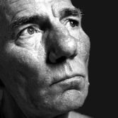 Pete Postlethwaite