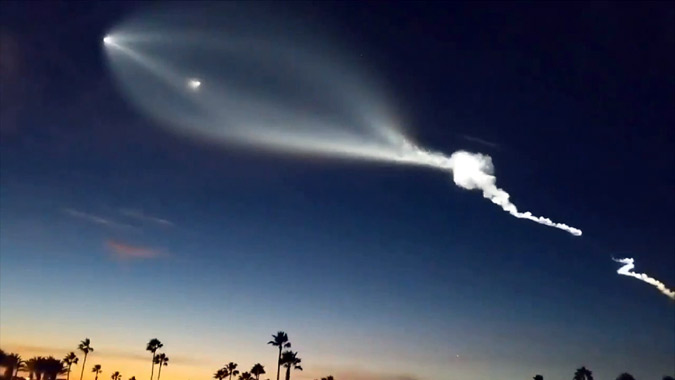 SpaceX Falcon 9 launch over LA